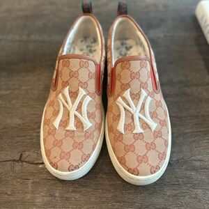 Gucci GG Logo Canvas NY Logo Slip-On Sneakers
